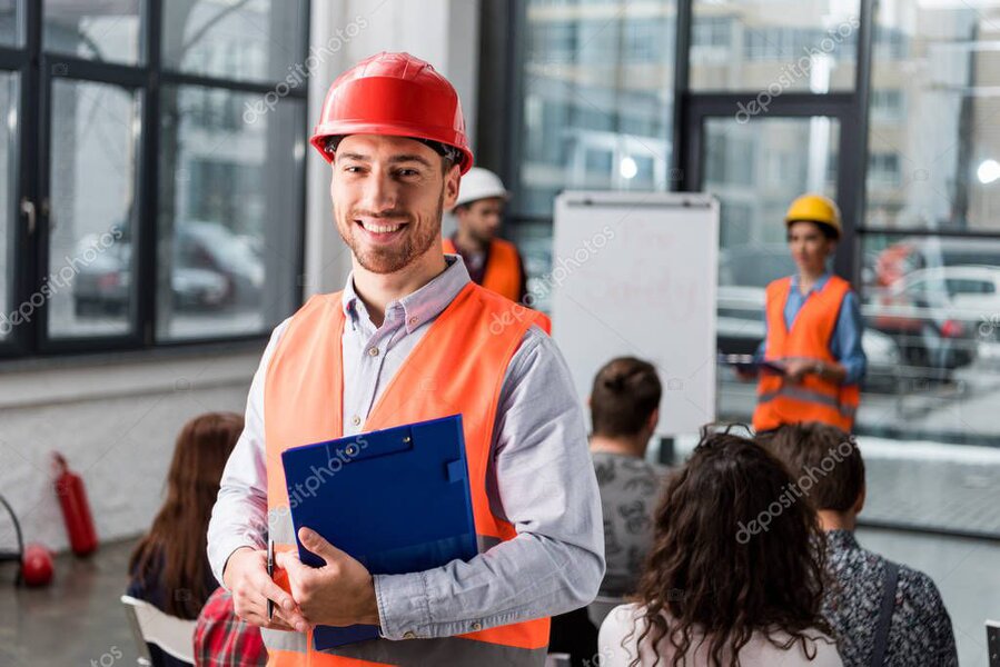 Briefing sicurezza con i partecipanti al raduno